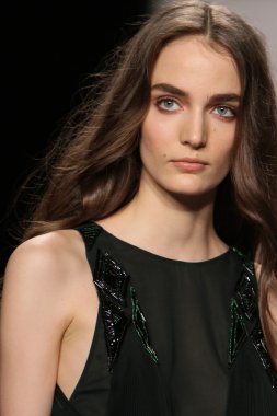 New york - 15 Şubat: j. için pist model yürür mendel düşmek 15 Şubat 2012 NYC new york moda haftasında lincoln Center'da kış 2012 tanıtım