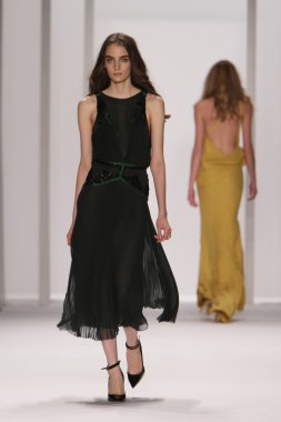 New york - 15 Şubat: j. için pist model yürür mendel düşmek 15 Şubat 2012 NYC new york moda haftasında lincoln Center'da kış 2012 tanıtım