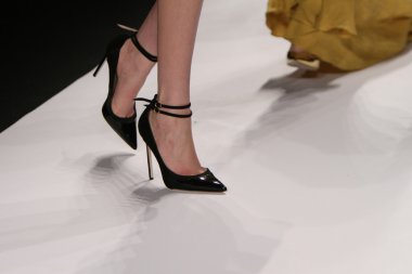 New york - 15 Şubat: j. için pist modelleri yürümek mendel düşmek 15 Şubat 2012 NYC new york moda haftasında lincoln Center'da kış 2012 tanıtım.