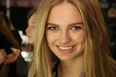 New york, ny - 15 Şubat: manken j. sahne arkasında hazır hale mendel sonbahar 2012 moda altında mercedes-benz moda haftası sırasında lincoln Center'da Tiyatrosu'nda 15 Şubat 2012 NYC show