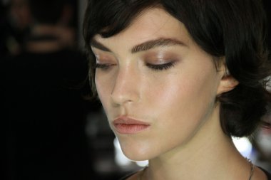 New york, ny - 15 Şubat: manken j. sahne arkasında hazır hale mendel sonbahar 2012 moda altında mercedes-benz moda haftası sırasında lincoln Center'da Tiyatrosu'nda 15 Şubat 2012 NYC show