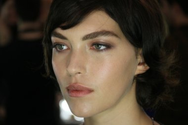 New york, ny - 15 Şubat: manken j. sahne arkasında hazır hale mendel sonbahar 2012 moda altında mercedes-benz moda haftası sırasında lincoln Center'da Tiyatrosu'nda 15 Şubat 2012 NYC show