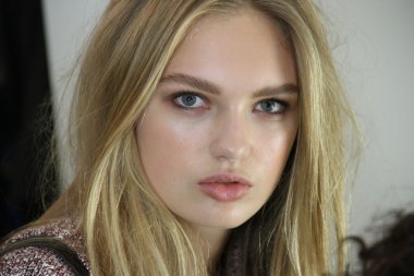 New york, ny - 15 Şubat: manken j. sahne arkasında hazır hale mendel sonbahar 2012 moda altında mercedes-benz moda haftası sırasında lincoln Center'da Tiyatrosu'nda 15 Şubat 2012 NYC show