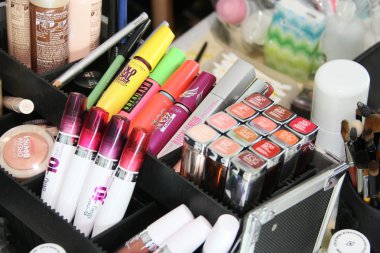 New york, ny - 15 Şubat: backstage, j. maybellyne kozmetik ürünleri mendel 2012 sonbahar tiyatro lincoln Center'da mercedes-benz moda haftası sırasında defile