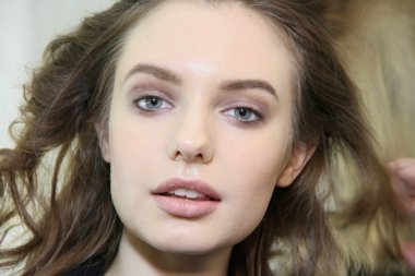 New york, ny - 15 Şubat: manken j. sahne arkasında hazır hale mendel sonbahar 2012 moda altında mercedes-benz moda haftası sırasında lincoln Center'da Tiyatrosu'nda 15 Şubat 2012 NYC show