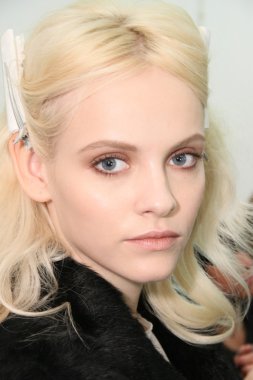 New york, ny - 15 Şubat: manken j. sahne arkasında hazır hale mendel sonbahar 2012 moda altında mercedes-benz moda haftası sırasında lincoln Center'da Tiyatrosu'nda 15 Şubat 2012 NYC show