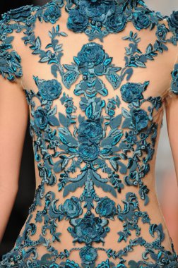 New york - 15 Şubat: manken marchesa sonbahar kış 2012 tanıtım pist plaza Otel'de 15 Şubat 2012 NYC new york moda haftasında yürür.