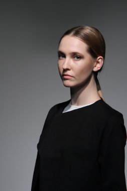 New york - 16 Şubat: model 16 Şubat 2012 NYC new york moda haftasında audi forumda mike vensel sonbahar kış 2012 tanıtım pist yürür.