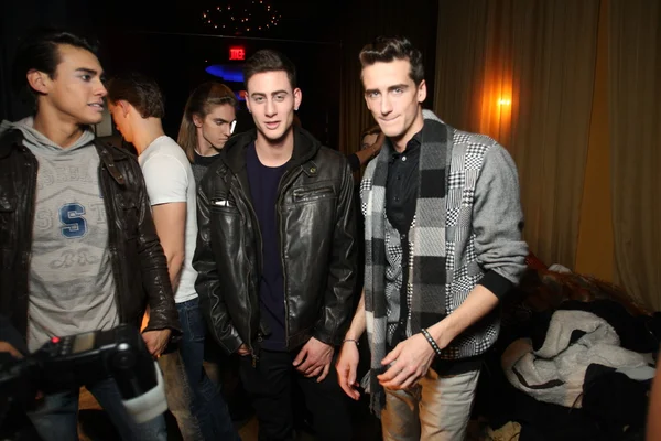 New york - 13. února: model dostane připraven na sergio davila spadají prezentace kolekce zima 2012 v lounge 48 během new york fashion week v únoru 13, 2012 v ny — Stock fotografie