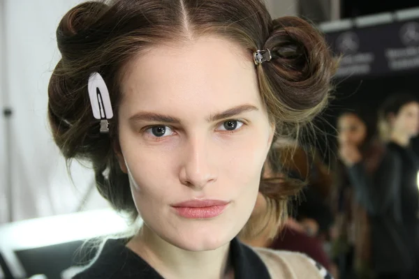 NEW YORK, NY - FEBRUARY 15: A model gets ready backstage at the J. Mendel Fall 2012 fashion show during Mercedes-Benz Fashion Week at The Theatre at Lincoln Center on February 15, 2012 in NYC — Stock Photo, Image