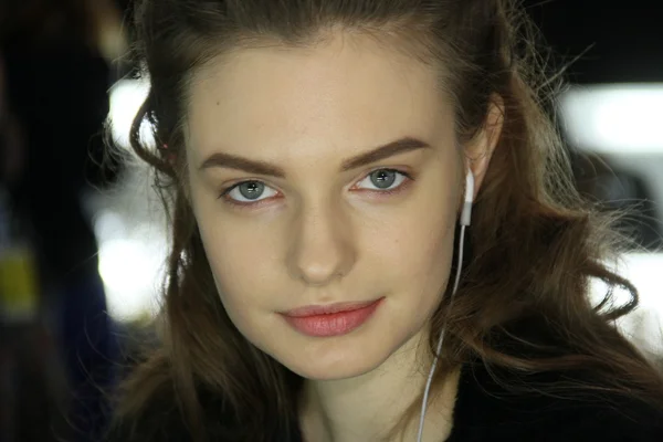 NEW YORK, NY - FEBRUARY 15: A model gets ready backstage at the J. Mendel Fall 2012 fashion show during Mercedes-Benz Fashion Week at The Theatre at Lincoln Center on February 15, 2012 in NYC — Stock Photo, Image