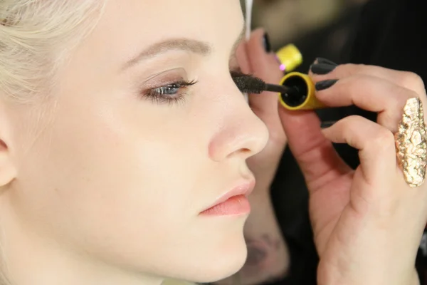 NEW YORK, NY - FEBRUARY 15: A model gets ready backstage at the J. Mendel Fall 2012 fashion show during Mercedes-Benz Fashion Week at The Theatre at Lincoln Center on February 15, 2012 in NYC — Stock Photo, Image