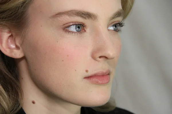 NEW YORK, NY - FEBRUARY 15: A model gets ready backstage at the J. Mendel Fall 2012 fashion show during Mercedes-Benz Fashion Week at The Theatre at Lincoln Center on February 15, 2012 in NYC — Stock Photo, Image