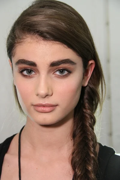 NEW YORK, NY - FEBRUARY 15: A model gets ready backstage at the J. Mendel Fall 2012 fashion show during Mercedes-Benz Fashion Week at The Theatre at Lincoln Center on February 15, 2012 in NYC — Stock Photo, Image