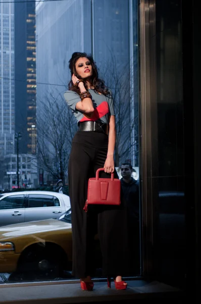 뉴욕, 뉴욕-2 월 16 일: 모델 워킹 활주로 스티븐에서 버 로우가 2012 패션 쇼 메르세데스-벤츠 패션 위 크 동안 아우디 포럼에서 2 월 16 일 — 스톡 사진