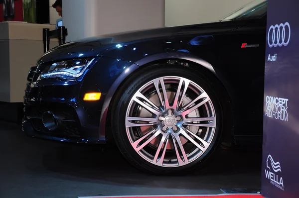 New york - 16 Şubat: audi formu interier stephen de 16 Şubat 2012 NYC new york moda haftasında audi furum sonbahar kış 2012 tanıtım burrows.