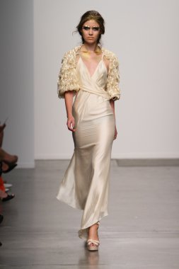 Pamela gonzales sunum pier 59 nolcha moda haftası 12 Eylül 2012 2013 ilkbahar yaz için new York'ta
