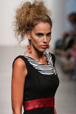 priti tarafından pier 59 new York'taki tasarım sunum nolcha moda haftası 12 Eylül 2012 2013 ilkbahar yaz için