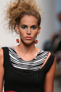 priti tarafından pier 59 new York'taki tasarım sunum nolcha moda haftası 12 Eylül 2012 2013 ilkbahar yaz için