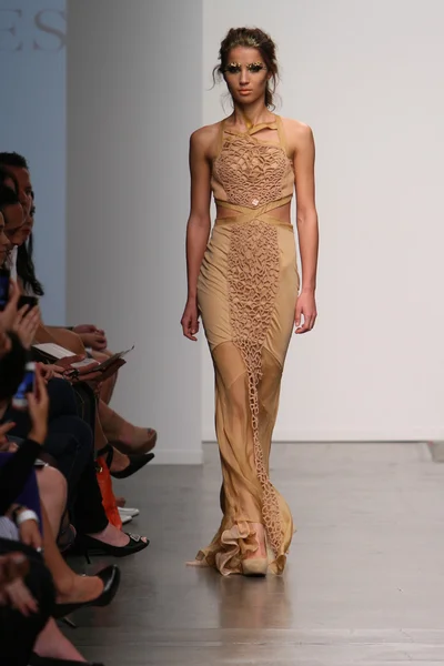 Pamela gonzales sunum pier 59 nolcha moda haftası 12 Eylül 2012 2013 ilkbahar yaz için new York'ta — Stok fotoğraf