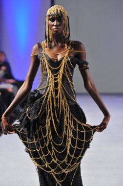 laureluxe 17 Eylül 2012 couture moda haftası sırasında 2013 ilkbahar yaz için new York'ta waldorf Astoria'da göster