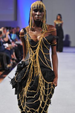 laureluxe 17 Eylül 2012 couture moda haftası sırasında 2013 ilkbahar yaz için new York'ta waldorf Astoria'da göster