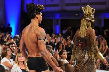 laureluxe 17 Eylül 2012 couture moda haftası sırasında 2013 ilkbahar yaz için new York'ta waldorf Astoria'da göster