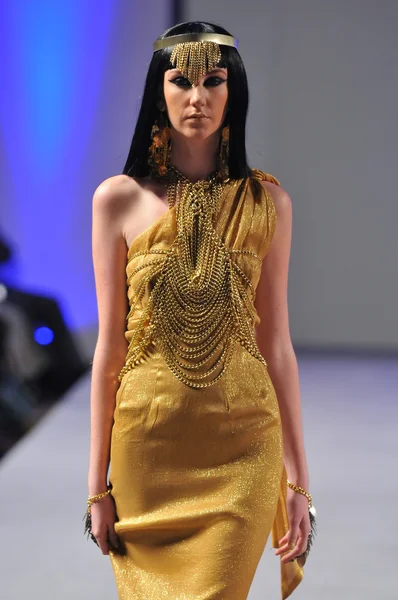 Laureluxe показати в Waldorf Astoria весна літо 2013 під час тижня моди Couture 17 вересня 2012 року в Нью-Йорку — стокове фото