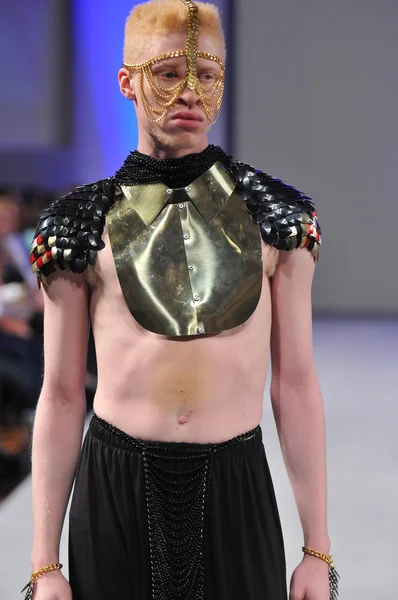 laureluxe 17 Eylül 2012 couture moda haftası sırasında 2013 ilkbahar yaz için new York'ta waldorf Astoria'da göster