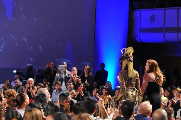 LaureLuxe show no Waldorf Astoria para a Primavera Verão 2013 durante Couture Fashion Week em setembro 17, 2012 em Nova York — Fotografia de Stock