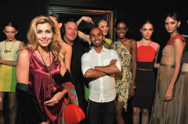 New york-13 Eylül: tasarımcı modelleri alır ve hazır sahne arkasında ny moda haftası 13 Eylül 2012 ilkbahar yaz 2013 raul penaranda göstermelik xl Club, new York'ta