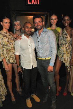 New york-13 Eylül: tasarımcı modelleri alır ve hazır sahne arkasında ny moda haftası 13 Eylül 2012 ilkbahar yaz 2013 raul penaranda göstermelik xl Club, new York'ta