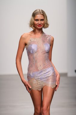 pier 59 ybcouture Show'da 2013 ilkbahar yaz için