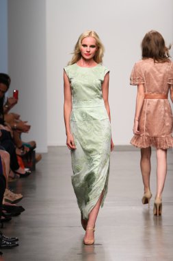 pier 59 ybcouture Show'da 2013 ilkbahar yaz için