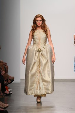 pier 59 ybcouture Show'da 2013 ilkbahar yaz için
