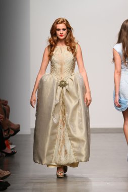 pier 59 ybcouture Show'da 2013 ilkbahar yaz için