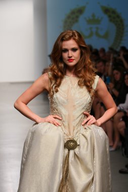 pier 59 ybcouture Show'da 2013 ilkbahar yaz için