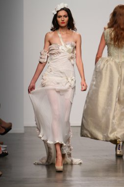 pier 59 ybcouture Show'da 2013 ilkbahar yaz için
