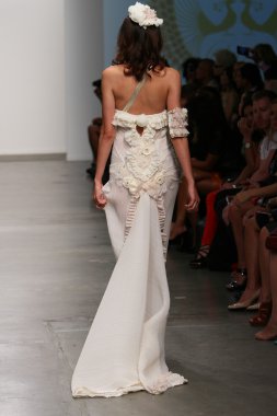 pier 59 ybcouture Show'da 2013 ilkbahar yaz için