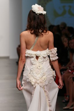 pier 59 ybcouture Show'da 2013 ilkbahar yaz için
