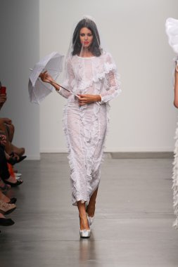 pier 59 ybcouture Show'da 2013 ilkbahar yaz için