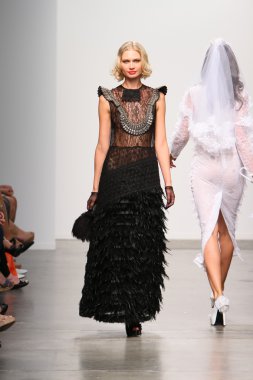 pier 59 ybcouture Show'da 2013 ilkbahar yaz için