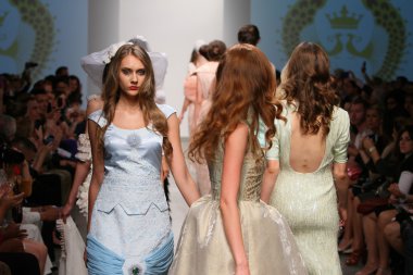 pier 59 ybcouture Show'da 2013 ilkbahar yaz için