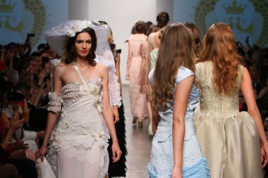 pier 59 ybcouture Show'da 2013 ilkbahar yaz için