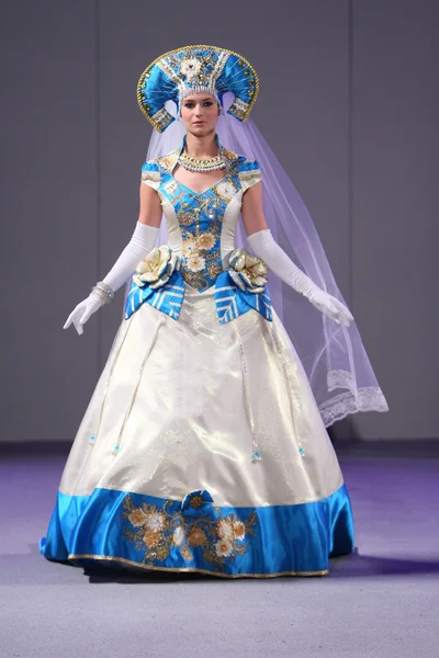 Evgenia luzhina-salazar Toon in het waldorf astoria voor lente zomer 2013 tijdens couture fashionweek op 16 september 2012 in ny — Stockfoto