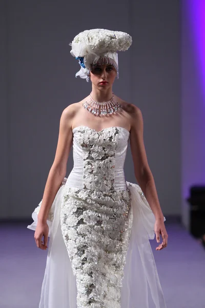 Evgenia luzhina-salazar couture moda haftası 16 Eylül 2012 NY 2013 ilkbahar yaz için waldorf Astoria'da göster — Stok fotoğraf