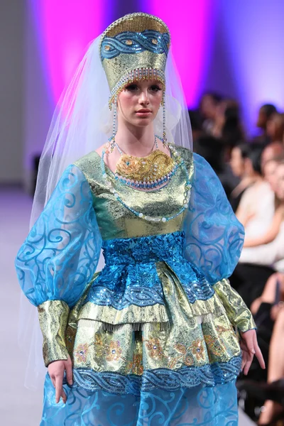 Evgenia luzhina-salazar Toon in het waldorf astoria voor lente zomer 2013 tijdens couture fashionweek op 16 september 2012 in ny — Stockfoto