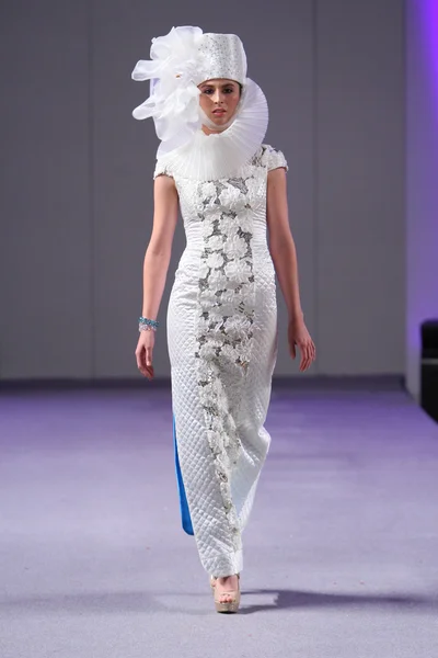 저렴 Luzhina-살라 자르에 2012 년 9 월 16 일 뉴욕에서 패션 패션 위 크 동안 봄 여름 2013에 대 한 월도 프 아스토리아에 표시 — 스톡 사진