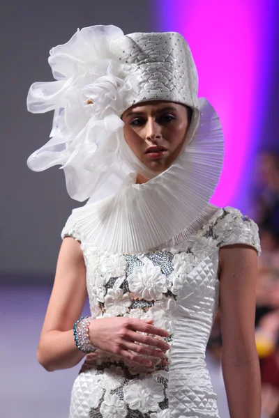 저렴 Luzhina-살라 자르에 2012 년 9 월 16 일 뉴욕에서 패션 패션 위 크 동안 봄 여름 2013에 대 한 월도 프 아스토리아에 표시 — 스톡 사진