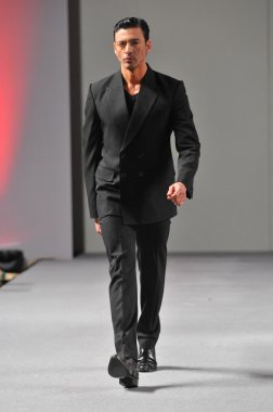 New york-16 Eylül: model domingo couture moda haftası 16 Eylül 2012 2013 ilkbahar yaz için new York'ta waldorf Astoria'da göstermek joseph pist yürür